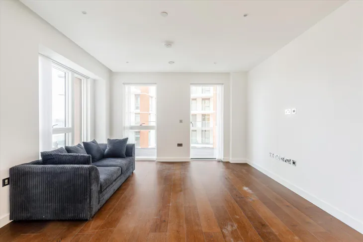 Flat Malthouse Road in Greater London