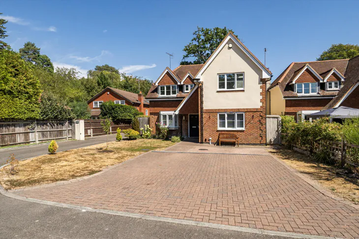 House Alexander Close in Finchampstead