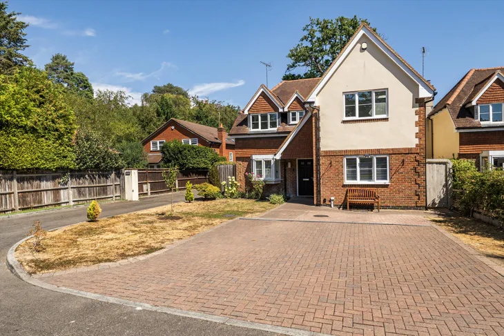 House Alexander Close in Finchampstead