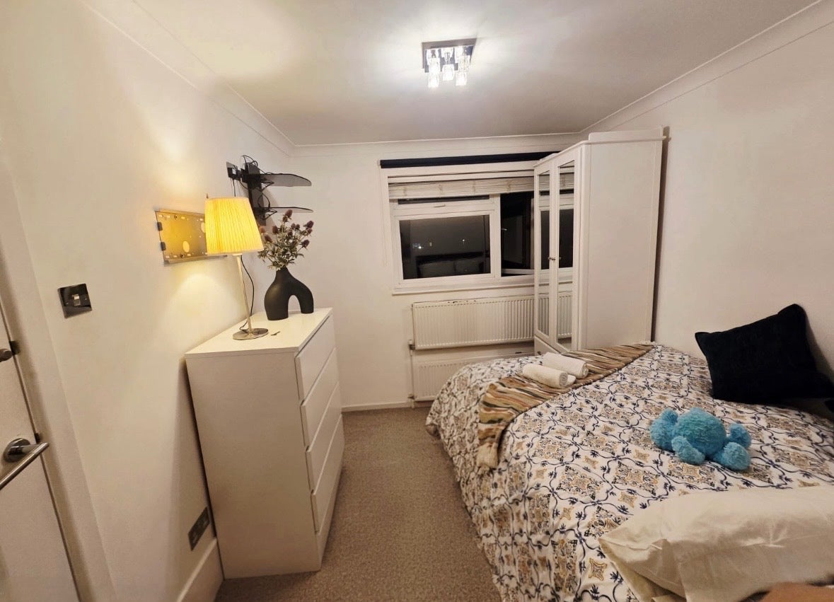 Room Normanhurst in Borough of Spelthorne