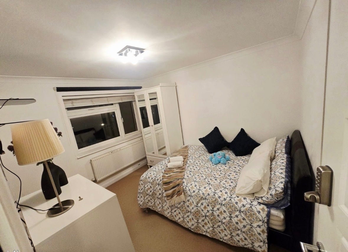 Room Normanhurst in Borough of Spelthorne