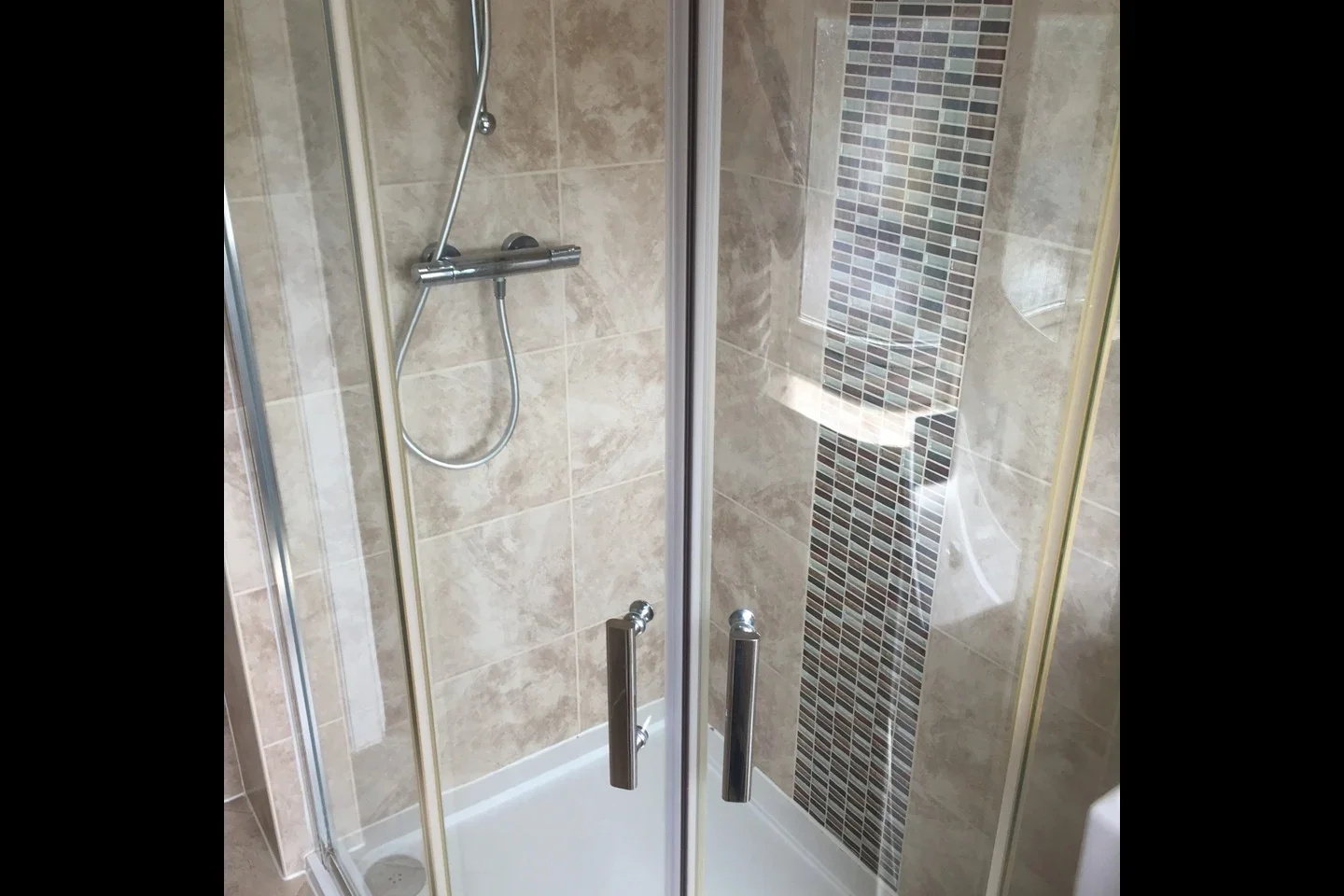 Room Normanhurst in Borough of Spelthorne
