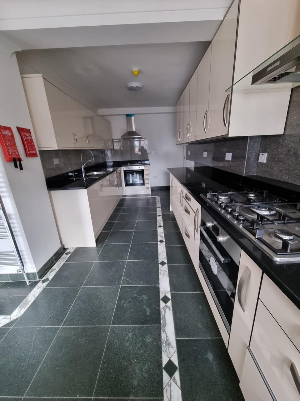 Room Lyncroft Avenue in Greater London