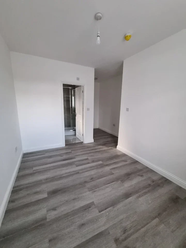 Room Lyncroft Avenue in Greater London