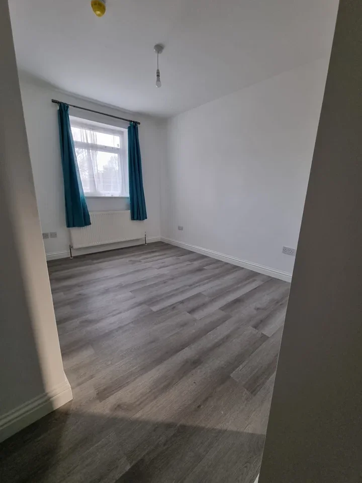 Room Lyncroft Avenue in Greater London