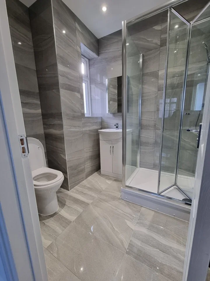 Room Lyncroft Avenue in Greater London