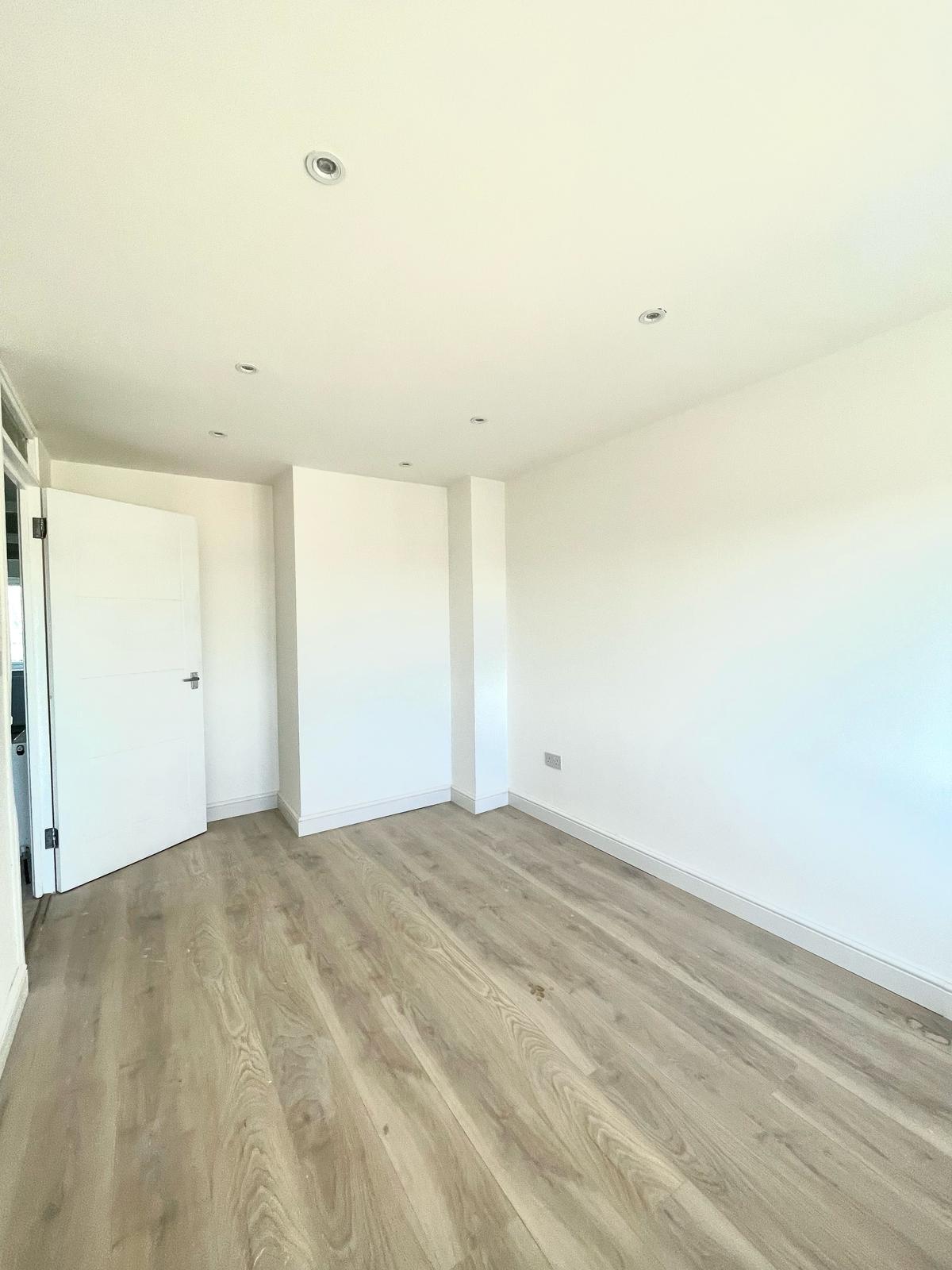 Flat Chase Road in Greater London