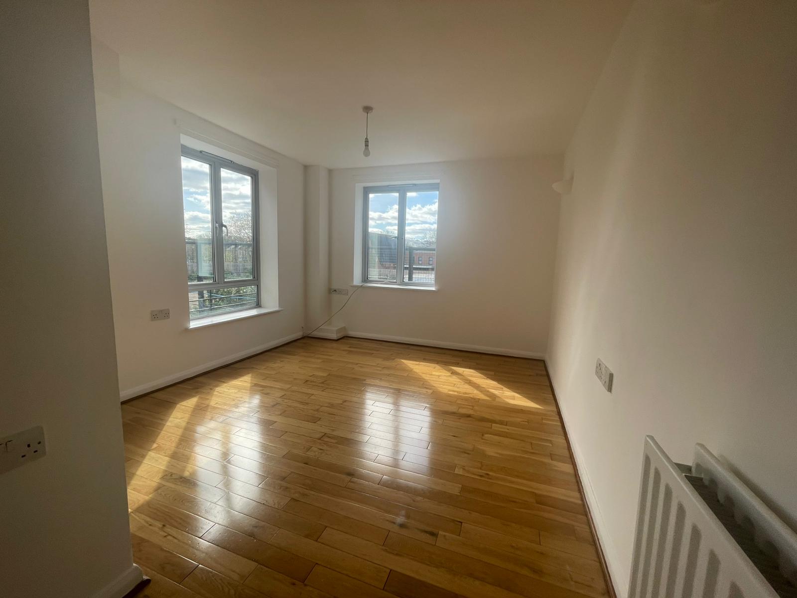 Flat Trim Street in Greater London