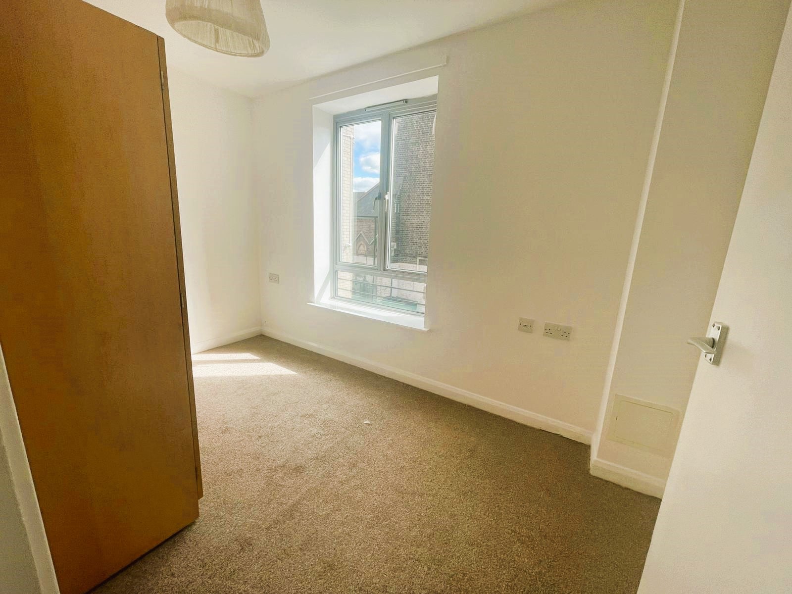Flat Trim Street in Greater London