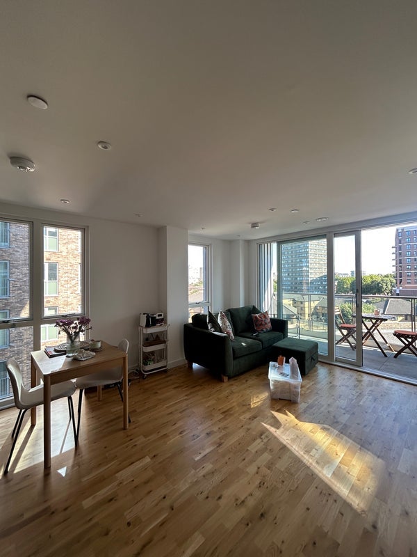 Room Holman Road in Greater London