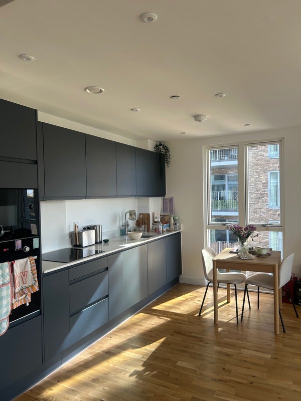 Room Holman Road in Greater London