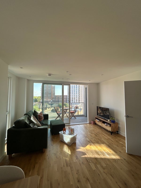 Room Holman Road in Greater London