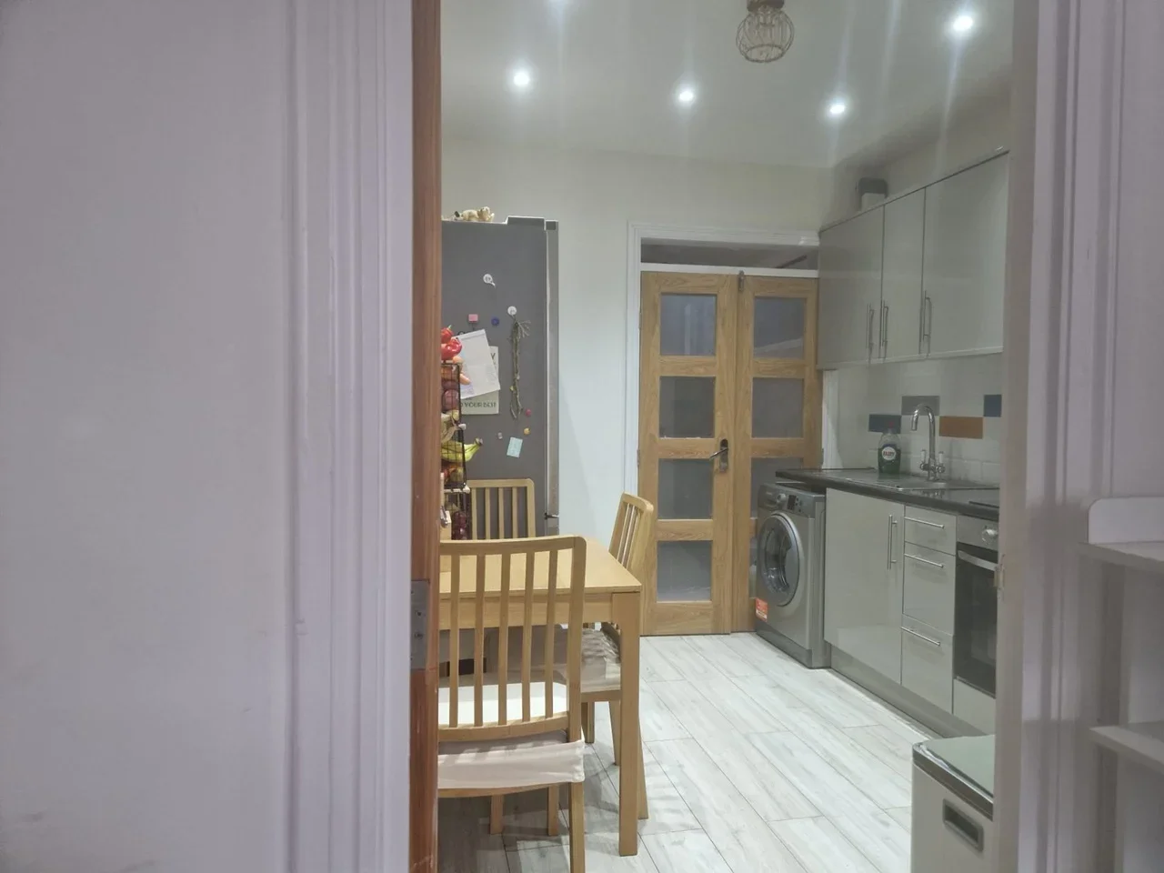 Flat Roberts Road in Greater London