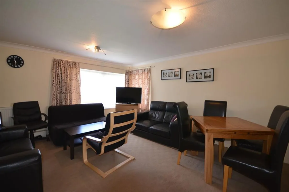 Flat Sudbury Avenue in Greater London