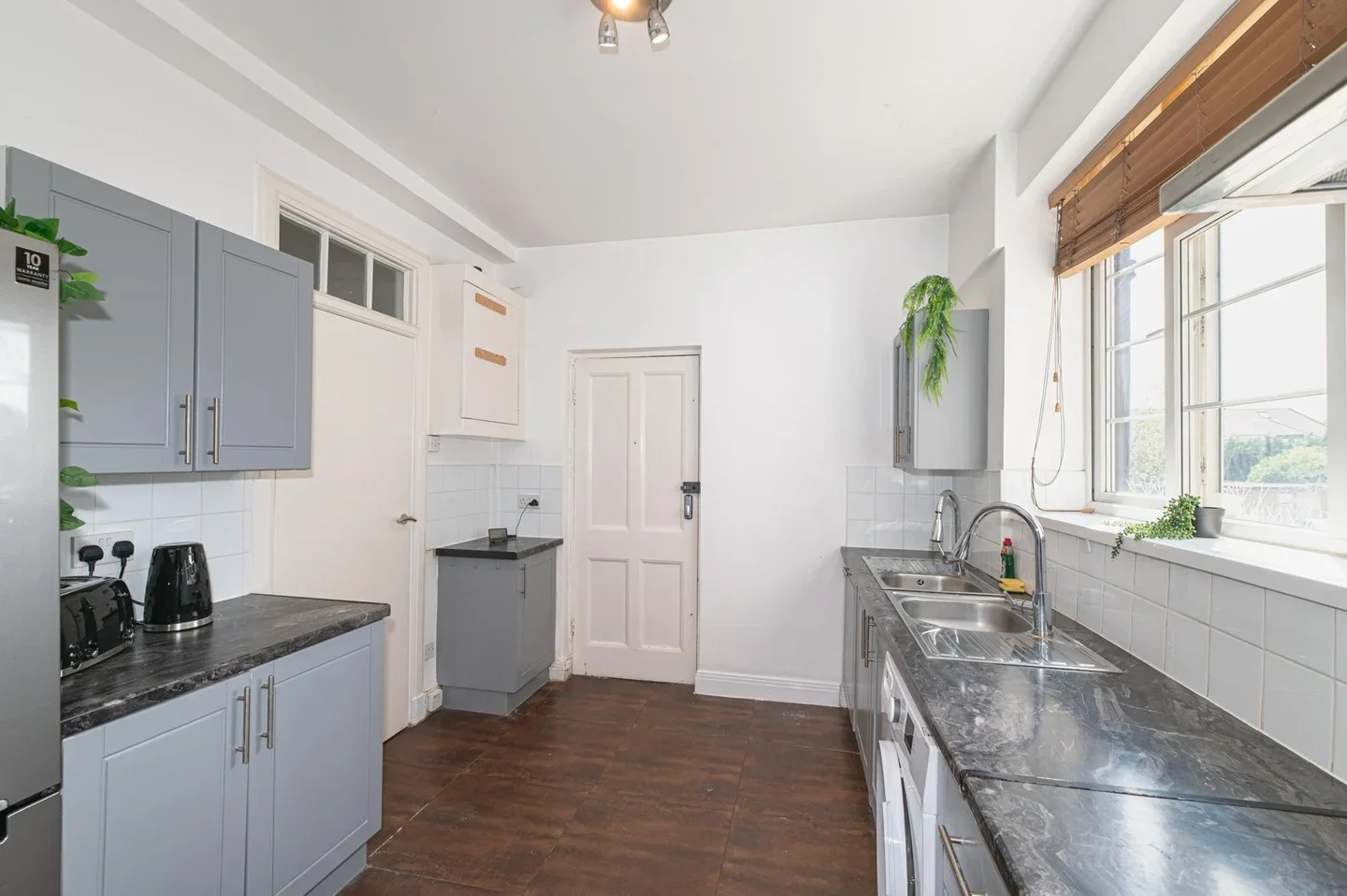Flat Highfield Gardens in Greater London