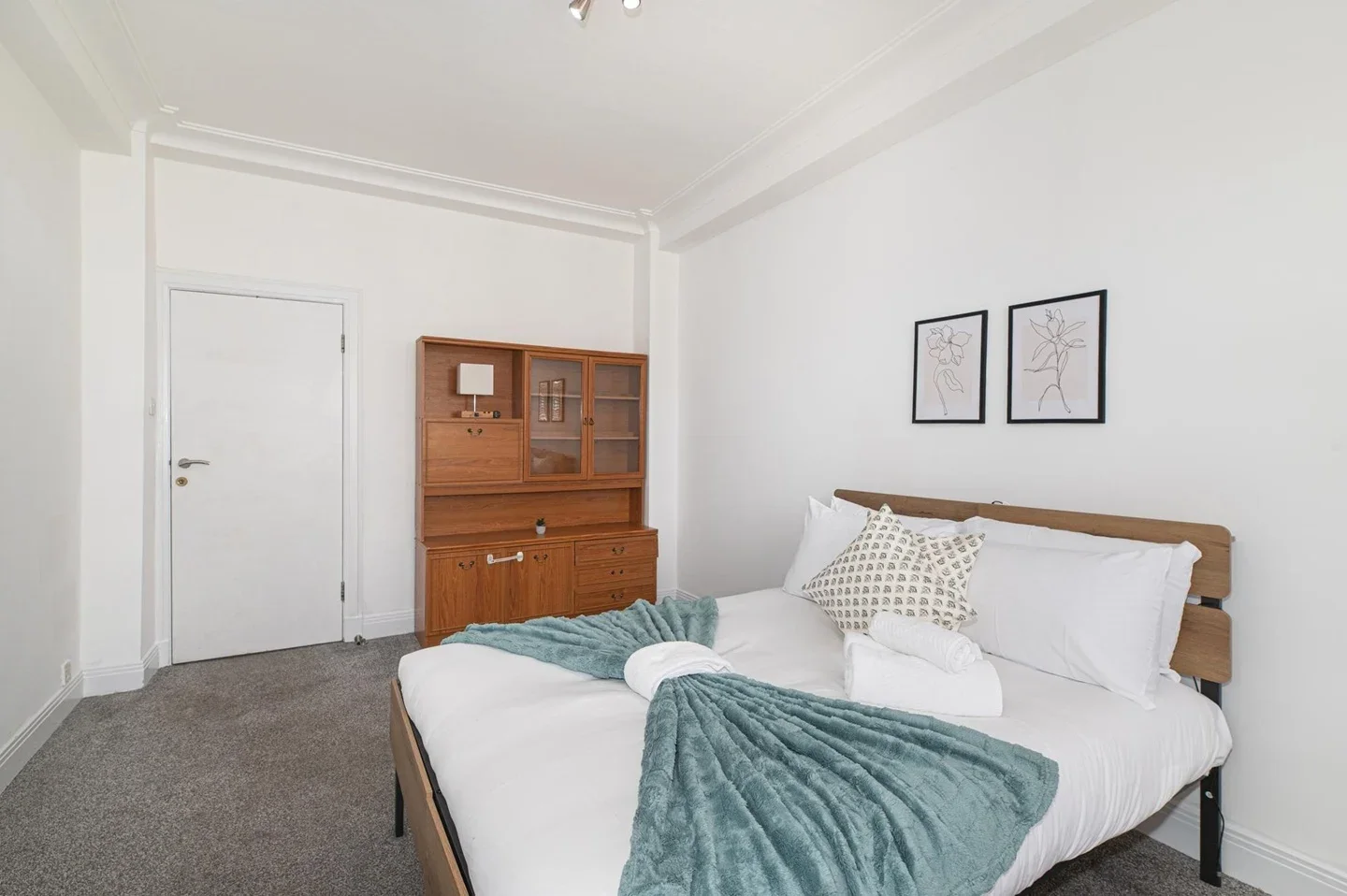 Flat Highfield Gardens in Greater London