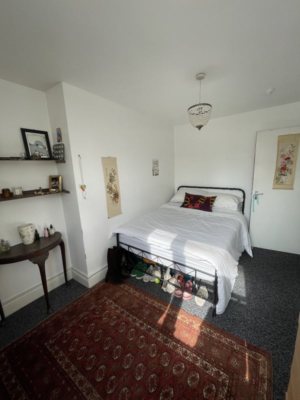 Room Newark Street in Greater London