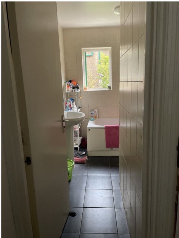 Room Newark Street in Greater London