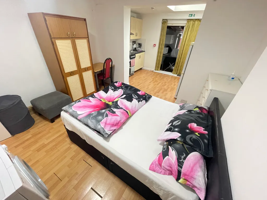 Room Malam Gardens in Greater London