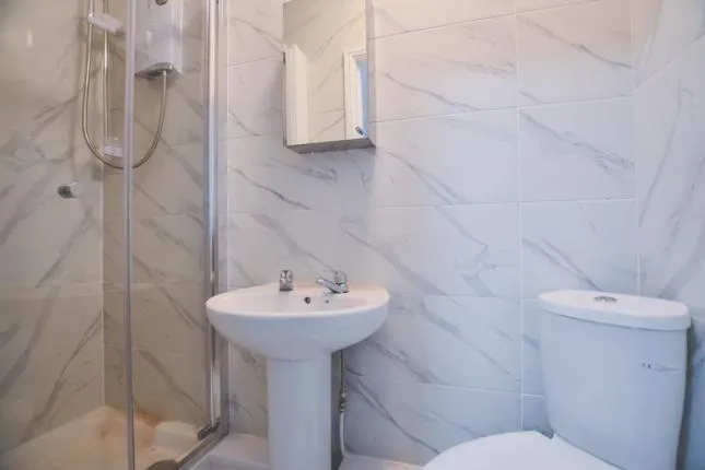 Room Malam Gardens in Greater London