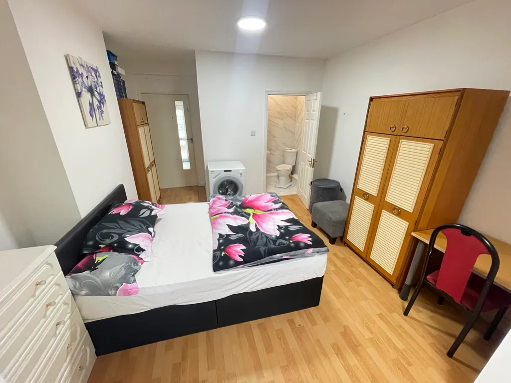 Room Malam Gardens in Greater London