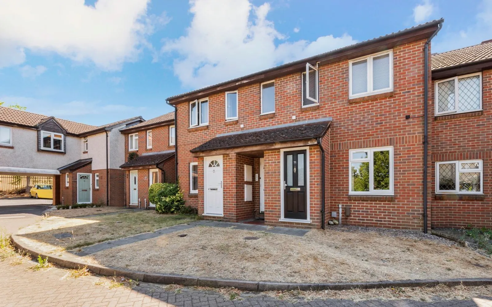 Flat Shaw Drive in Walton-on-Thames