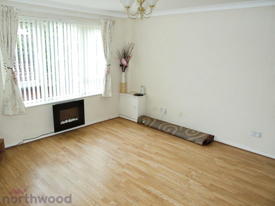 Flat Herbert Road in Tylers Green