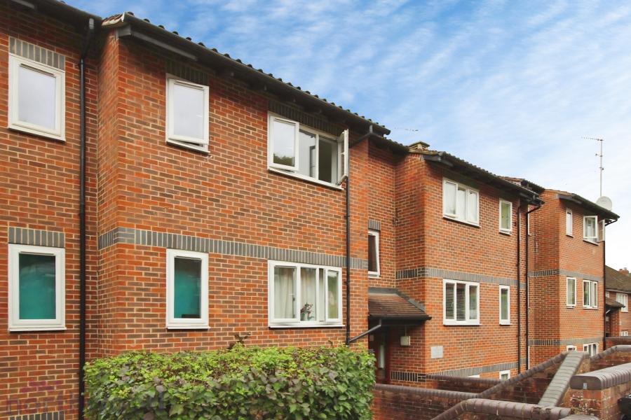 Flat Herbert Road in Tylers Green