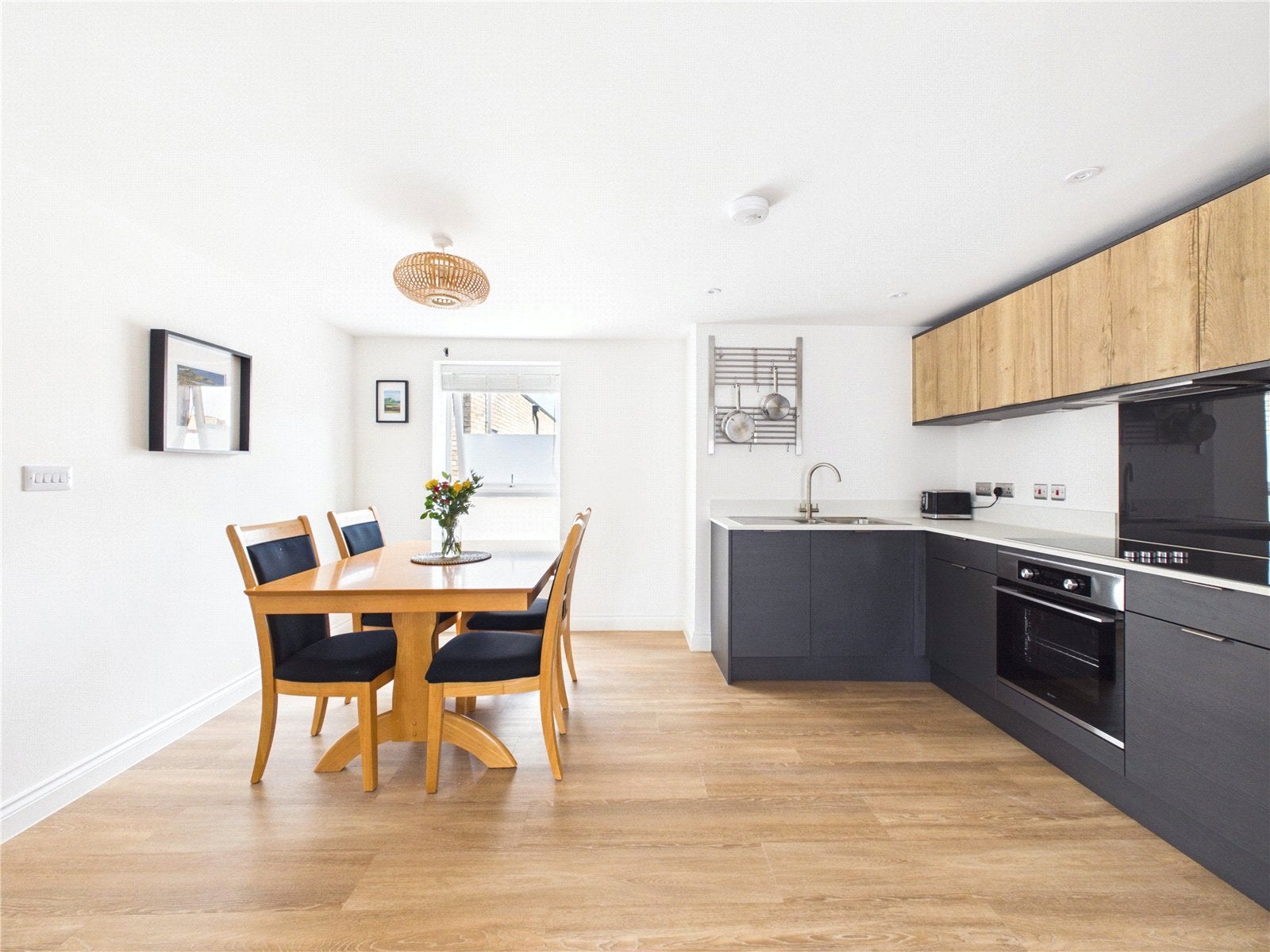 Flat Felix Road in Bristol