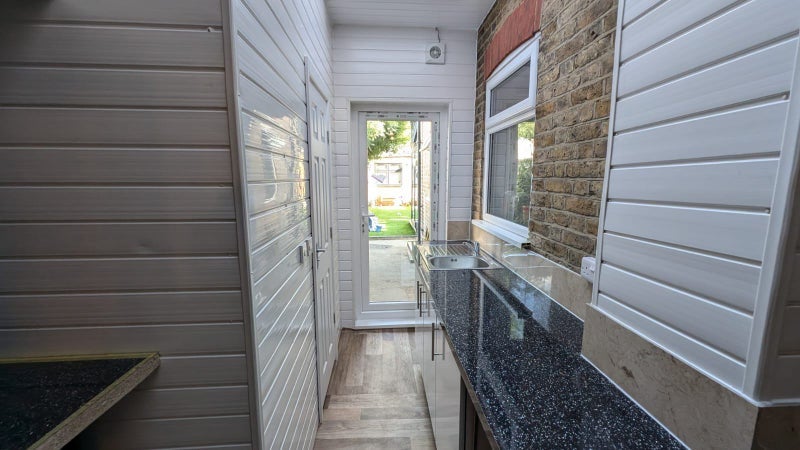 Flat Waddon Road in Greater London