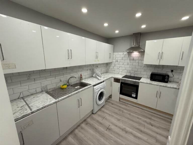Flat Fairholme Crescent in Greater London