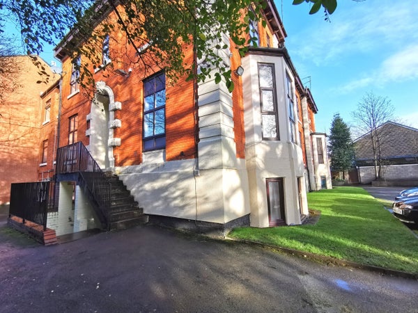 Flat Whalley Road in Manchester