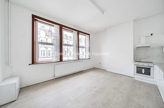 Flat Elder Avenue in Greater London