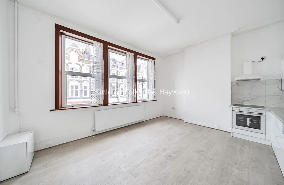 Flat Elder Avenue in Greater London