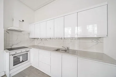 Flat Elder Avenue in Greater London