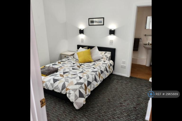 Flat Derby Road in Bournemouth