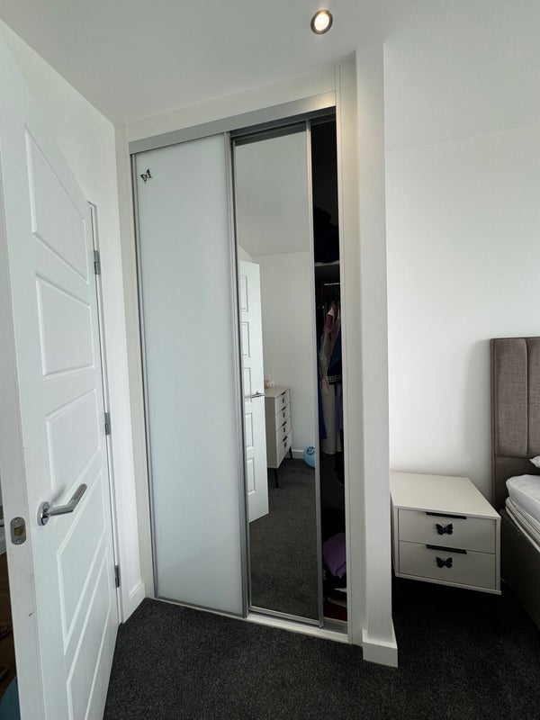 Flat Wallis Walk in Greater London