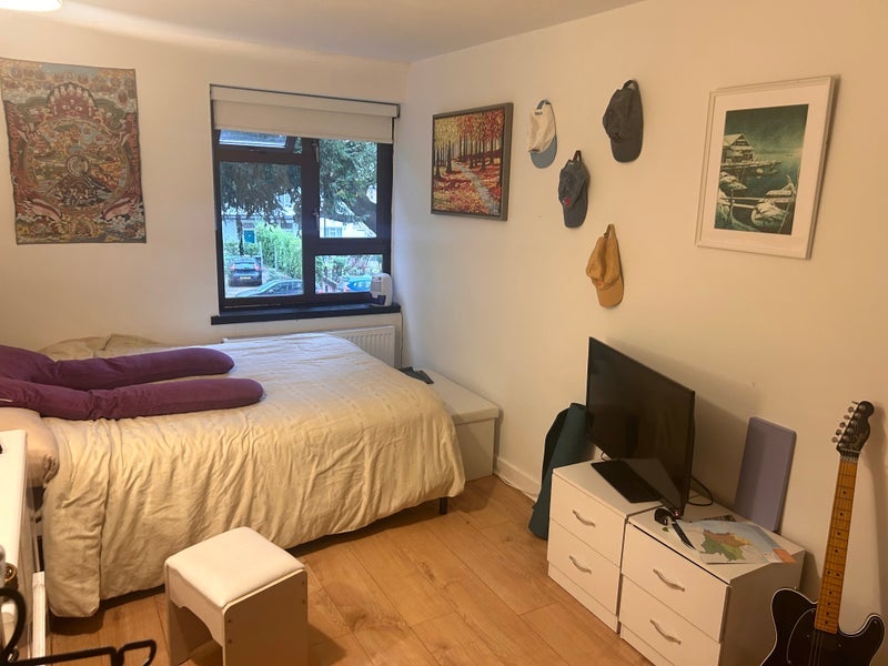 Room Alexandra Park Road in Greater London