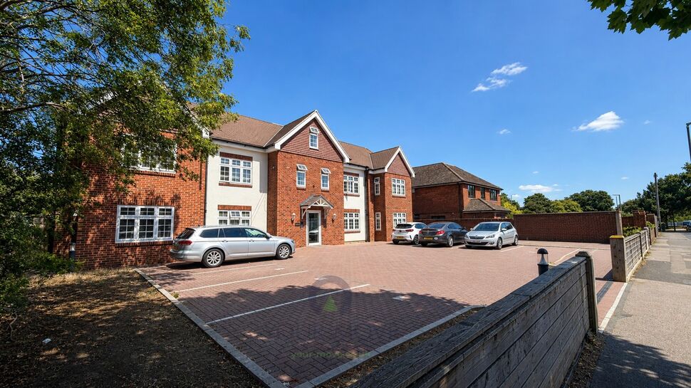Flat Broomfield Road in Greater London