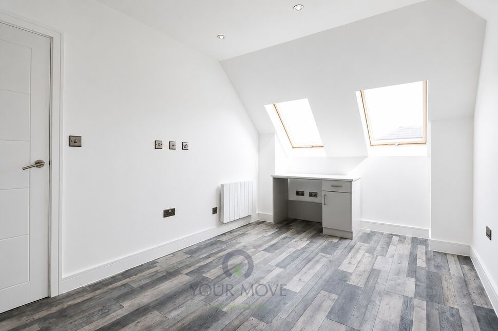Flat Broomfield Road in Greater London