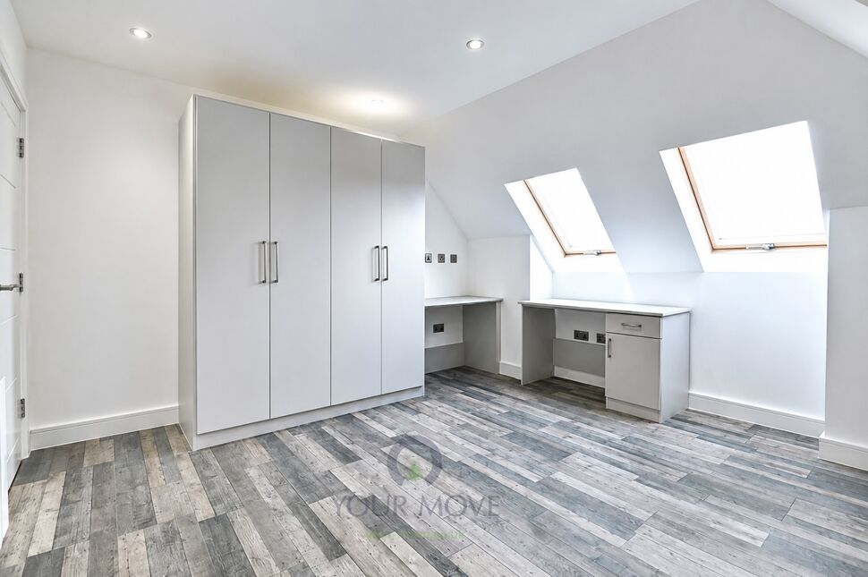 Flat Broomfield Road in Greater London