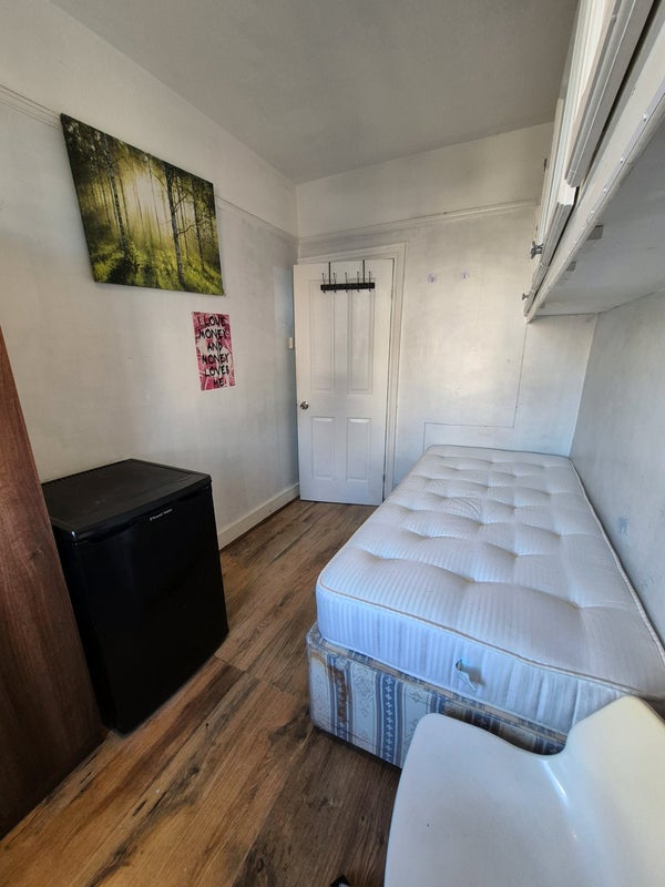 Room Upper Green East in Greater London