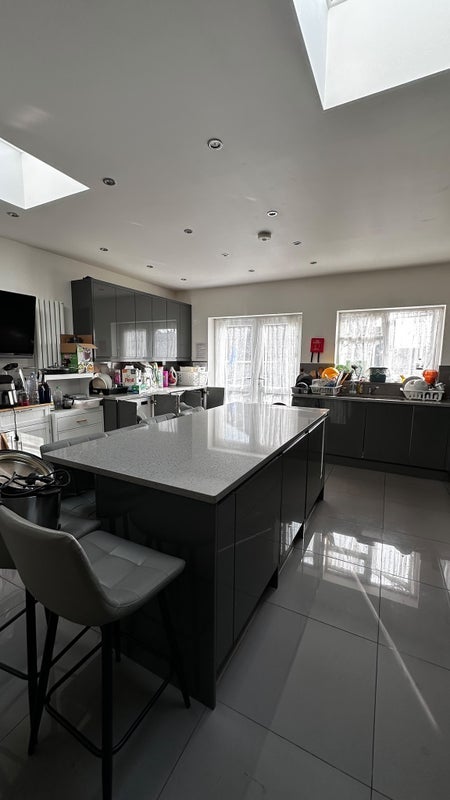 Room St Michael's Avenue in Greater London
