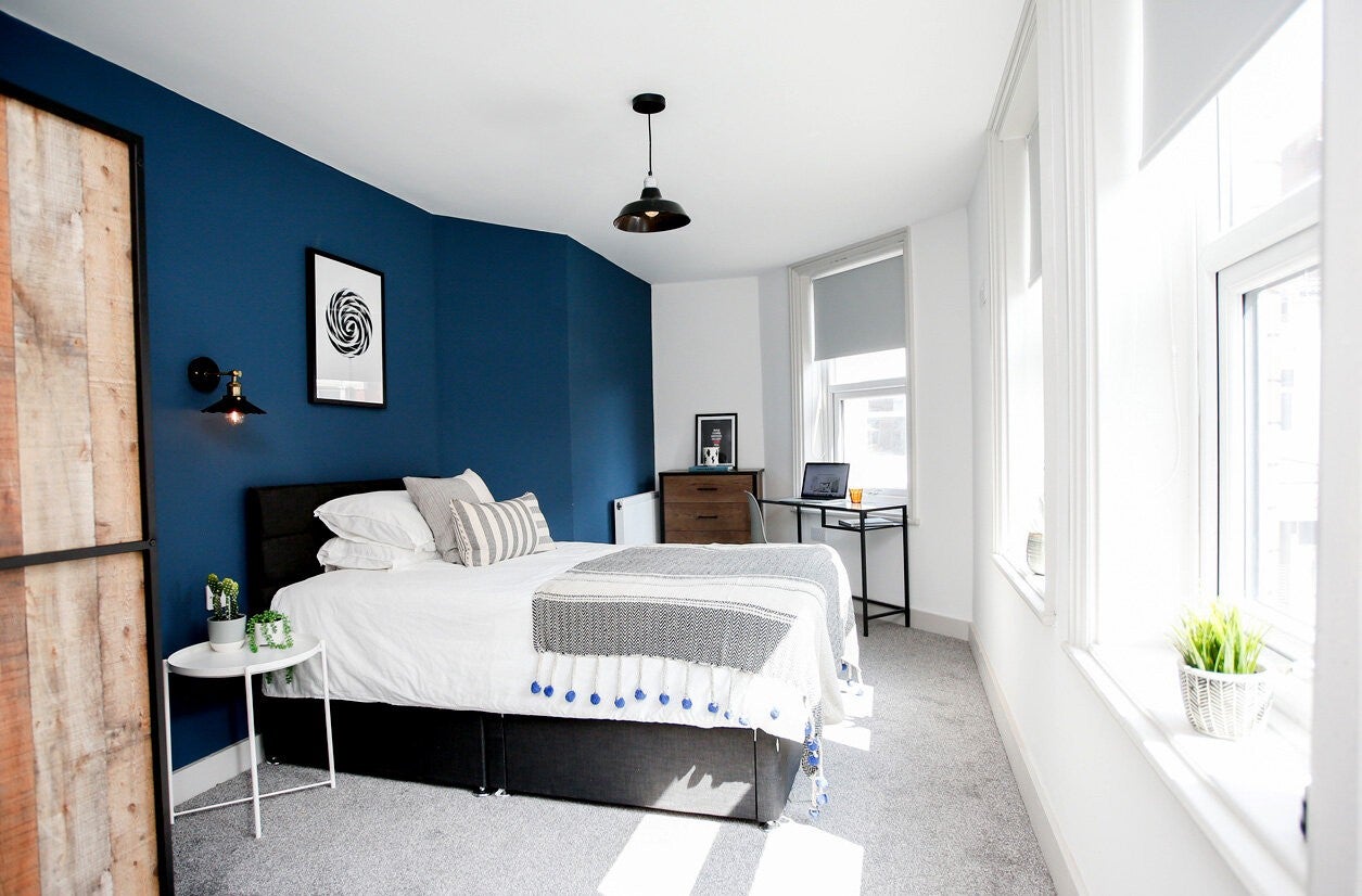 Room Lathom Avenue in Wallasey