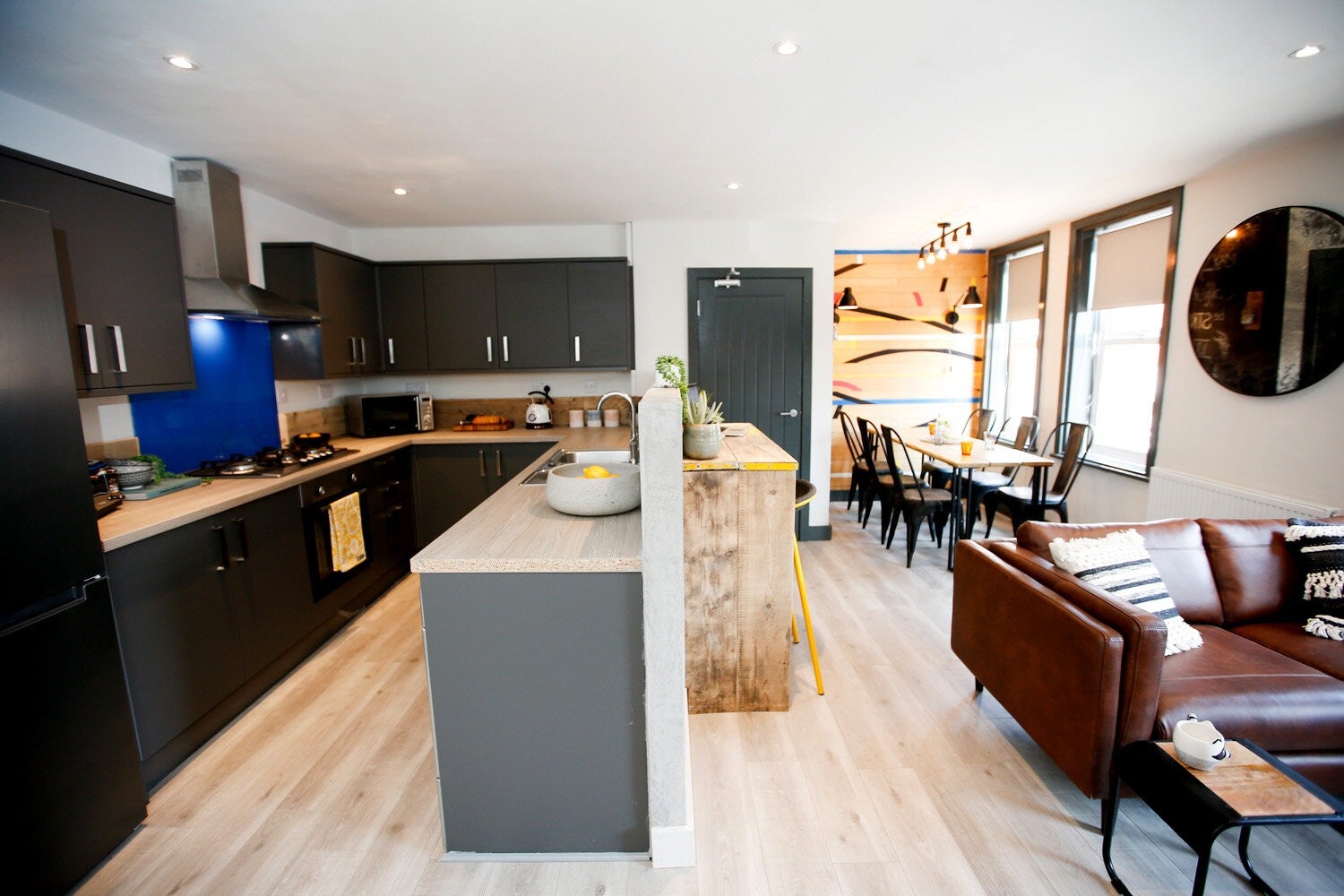 Room Lathom Avenue in Wallasey