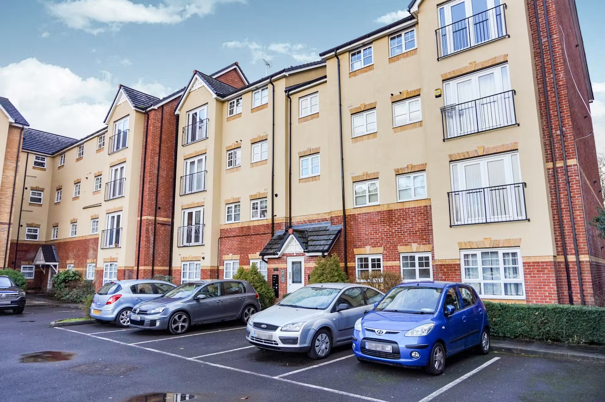 Flat Montague Road in Trafford