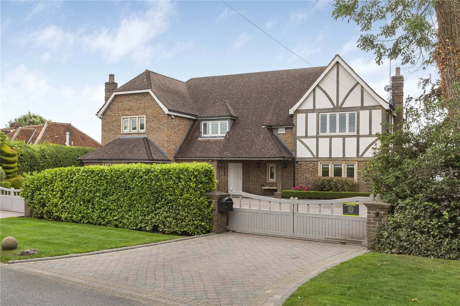 House Hanyards Lane in Welwyn Hatfield