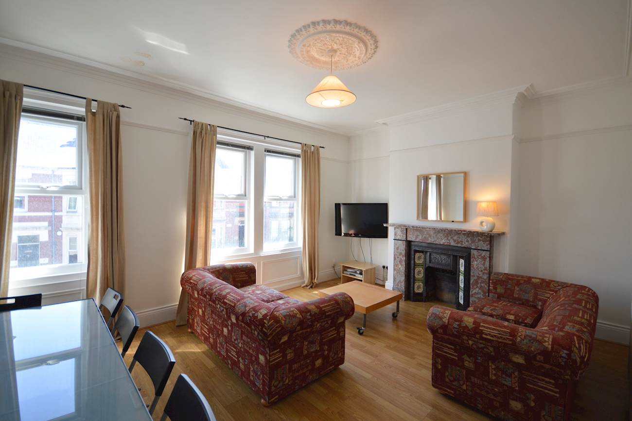 Room Manor House Road in Newcastle upon Tyne