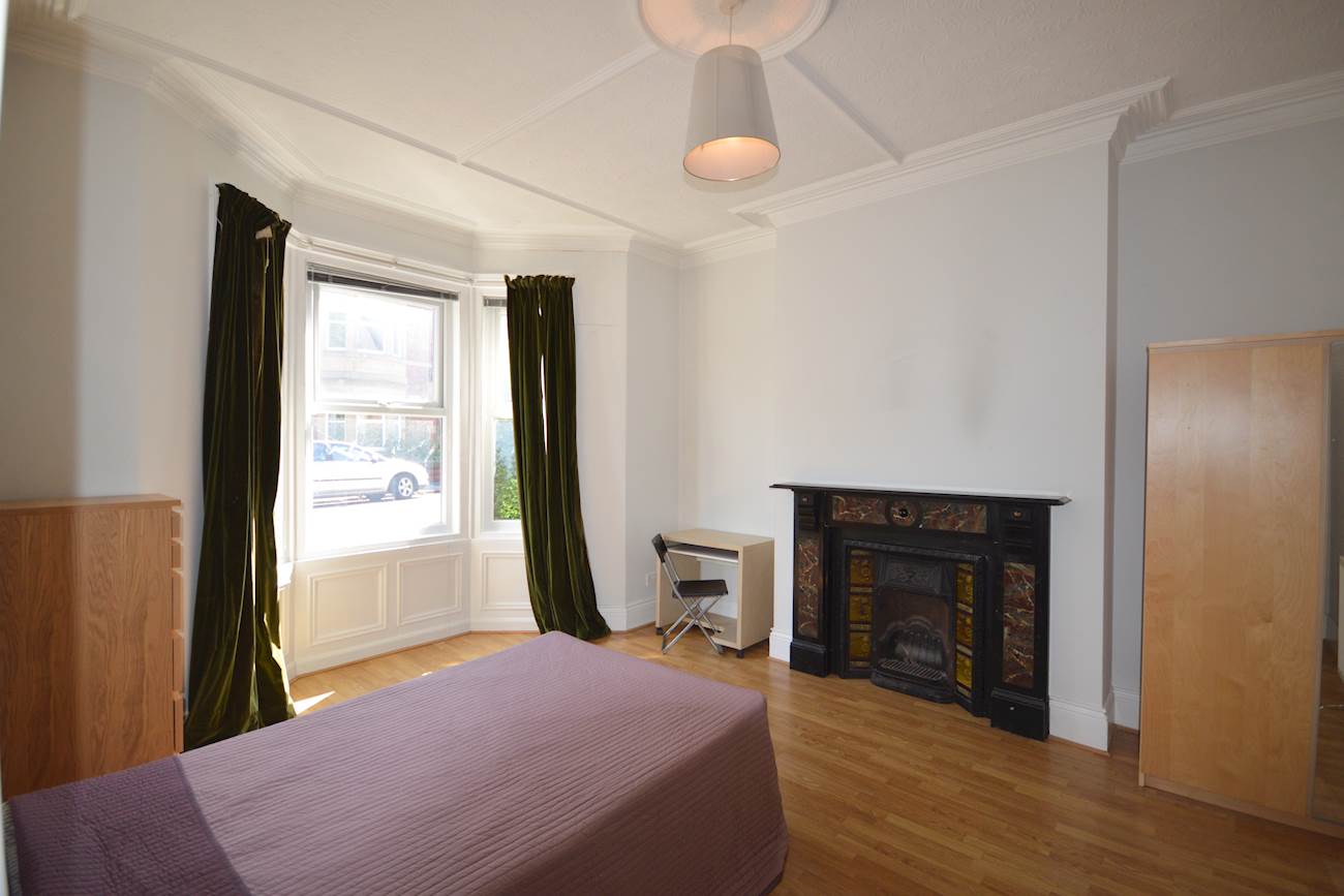 Room Manor House Road in Newcastle upon Tyne