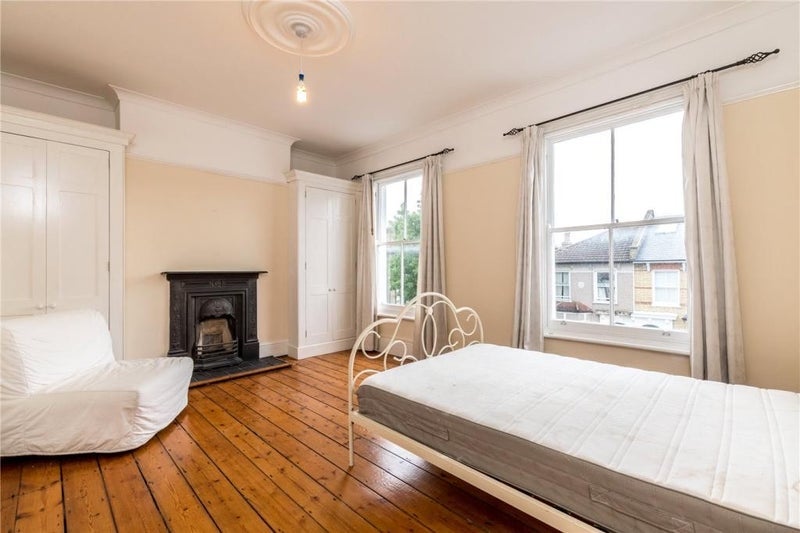 Room Derwent Grove in Greater London